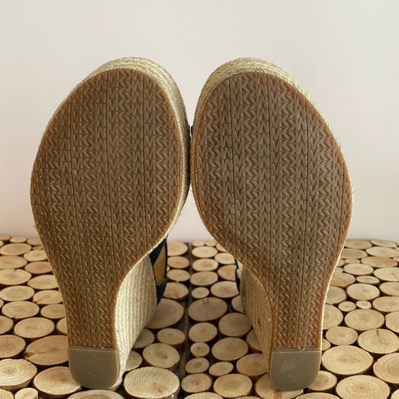 Michael Kori’s denim wedge - Picture 3 of 5